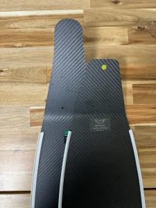 Swing foot pocket accommodate longer fins